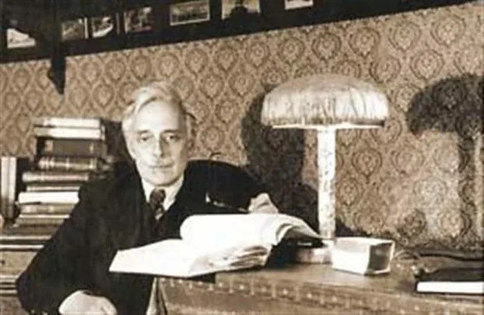 Владимир Яковлевич Пропп, советский учёный-лингвист, фольклорист, исследователь русской народной сказки. Самая известная работа В.Я. Проппа называется «Морфология сказки» (Ленинград, 1928) — это монография, посвященная структуре народных сказок.