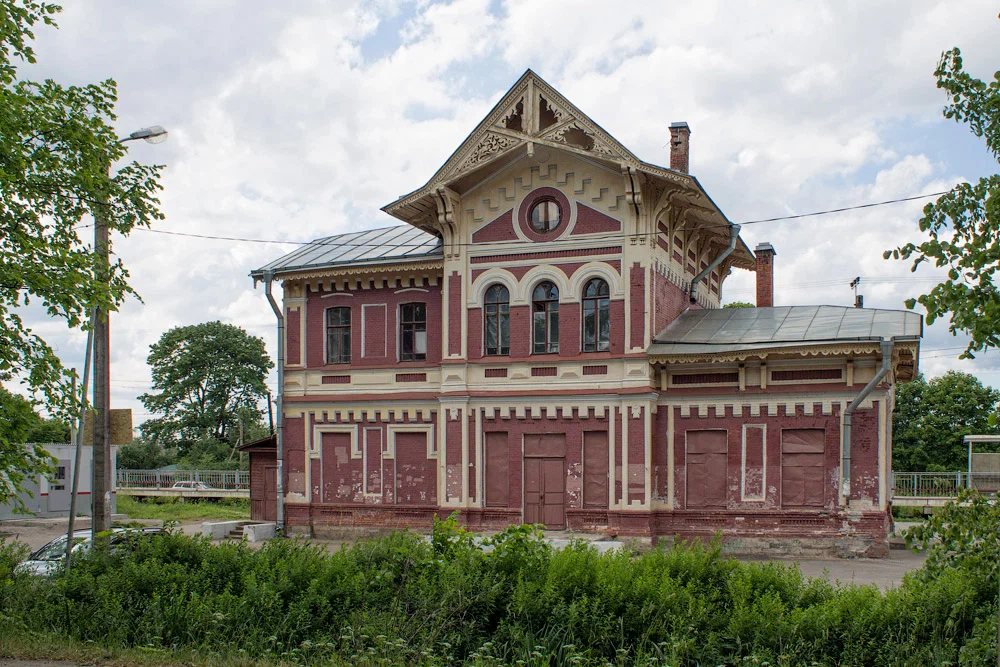 дудергоф. Вокзал. Фото с сайта https://uslugi.yandex.ru/120651-rybatskoe/category?text=экскурсии%20Михаил%20 Взято с Яндекс.Картинки