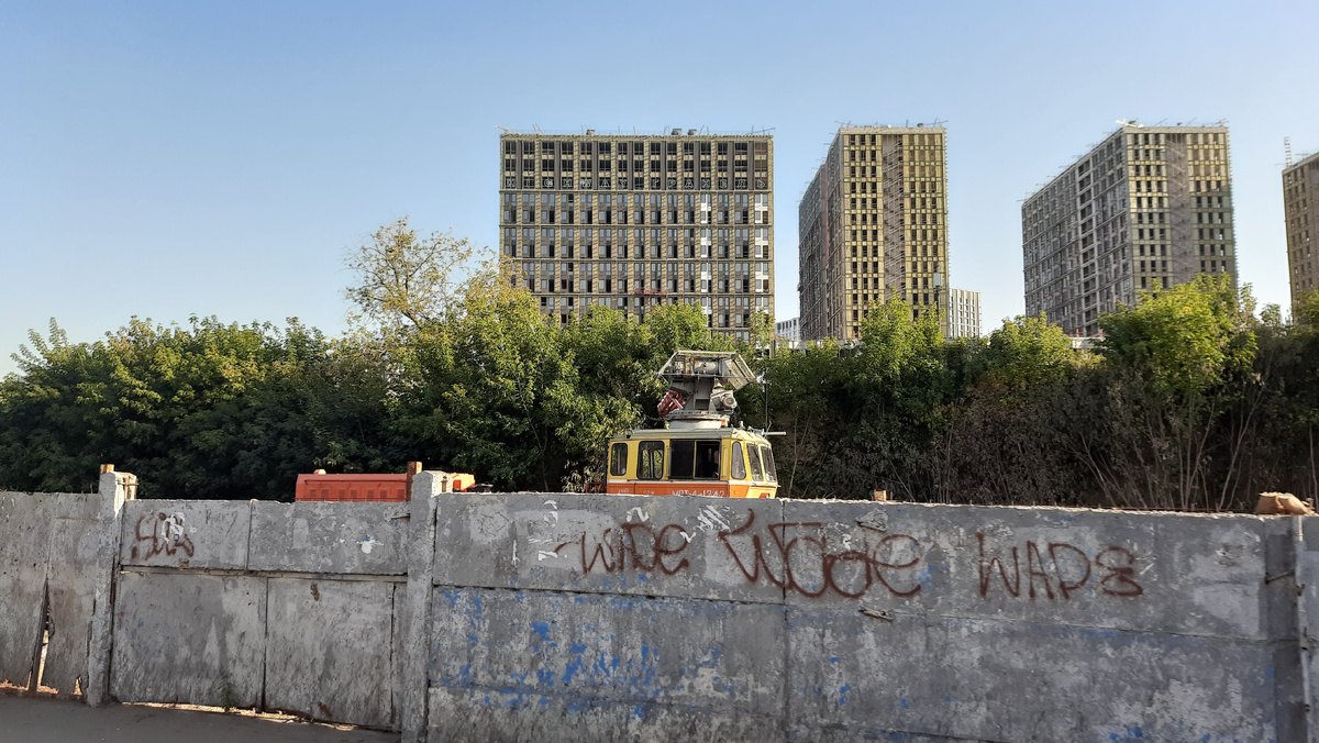 Мпт-4 за забором около Волгоградского проспекта