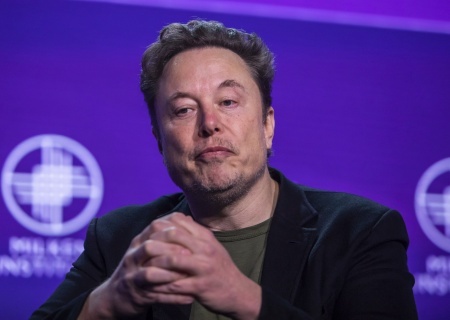    Маск выставил Байдена и Харрис кукольными марионетками