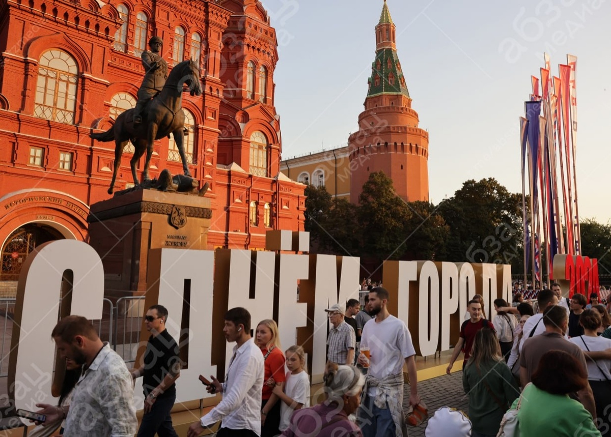 Из открытых источников в интернете. Москва. День города.