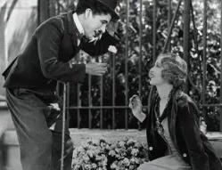 Кадр из фильма «Огни большого города»