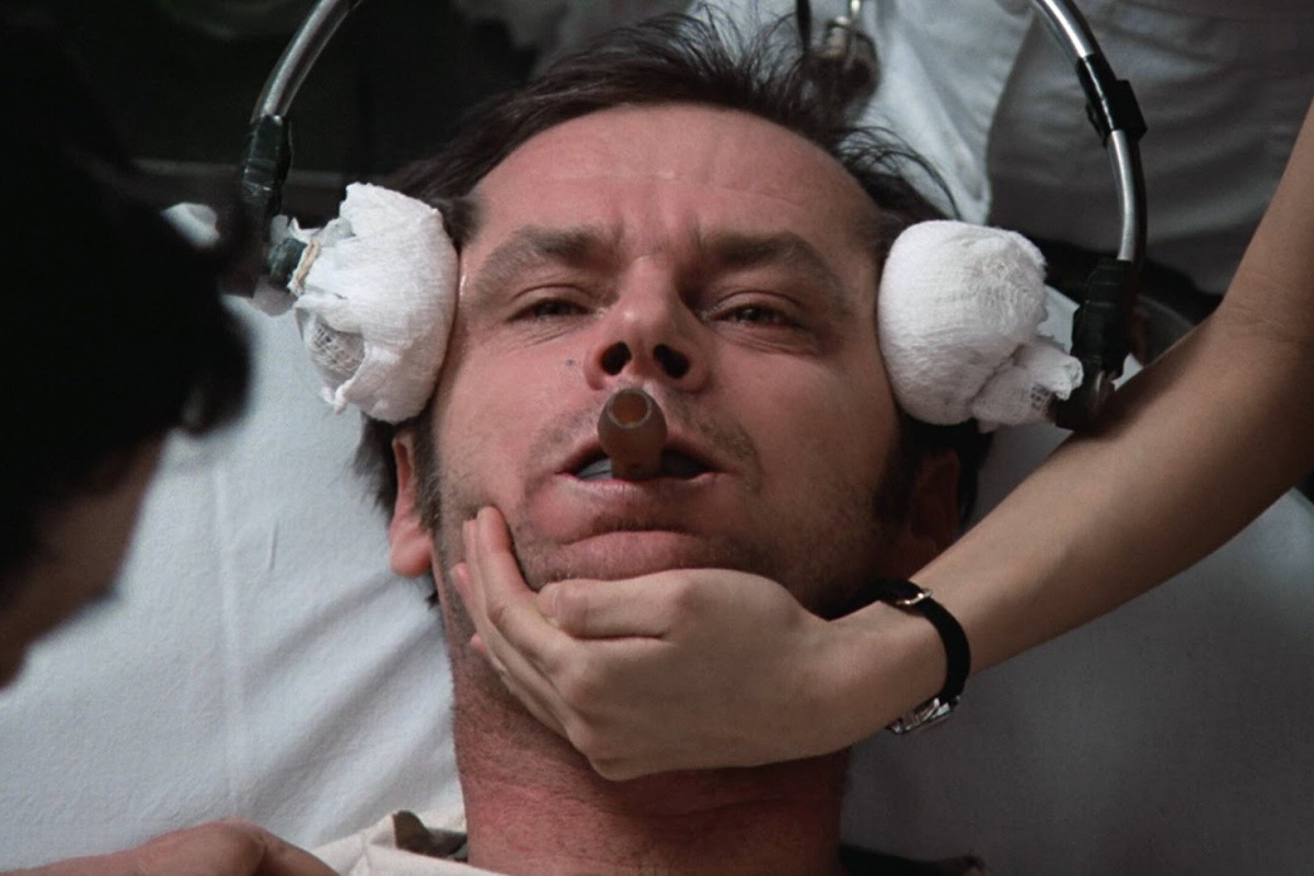     В России снова начнут лечить психические заболевания с помощью электрошока. Насколько это безопасно?