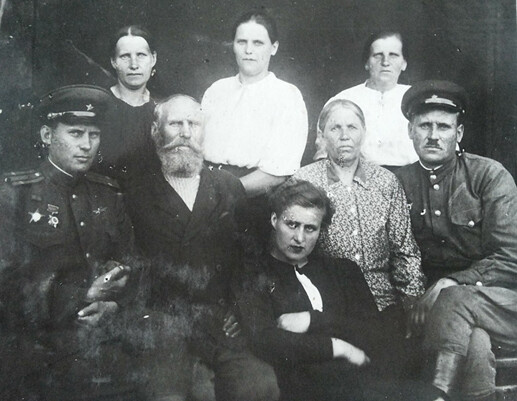 Семья Желниных. Тургояк, лето 1946 г.