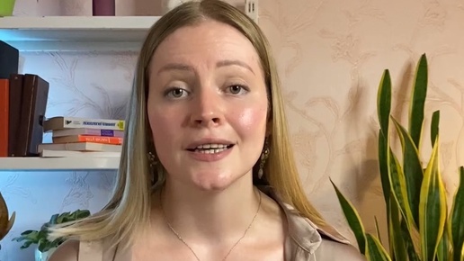 В 2 часа ночи, пойдём пожрем. Вопросы - "что?", "как?" и "для кого производить?" возникают. Как решается проблема что как и для кого производить. Спрашивать что ли. Задумчивая девушка.