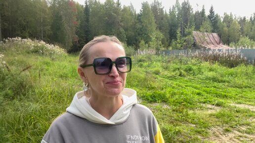 Футболки с надписями прикольные женские. Я есть счастье надпись. Счастья много не бывает. Счастья много не бывает. Счастье есть желательно большой ложкой надпись.