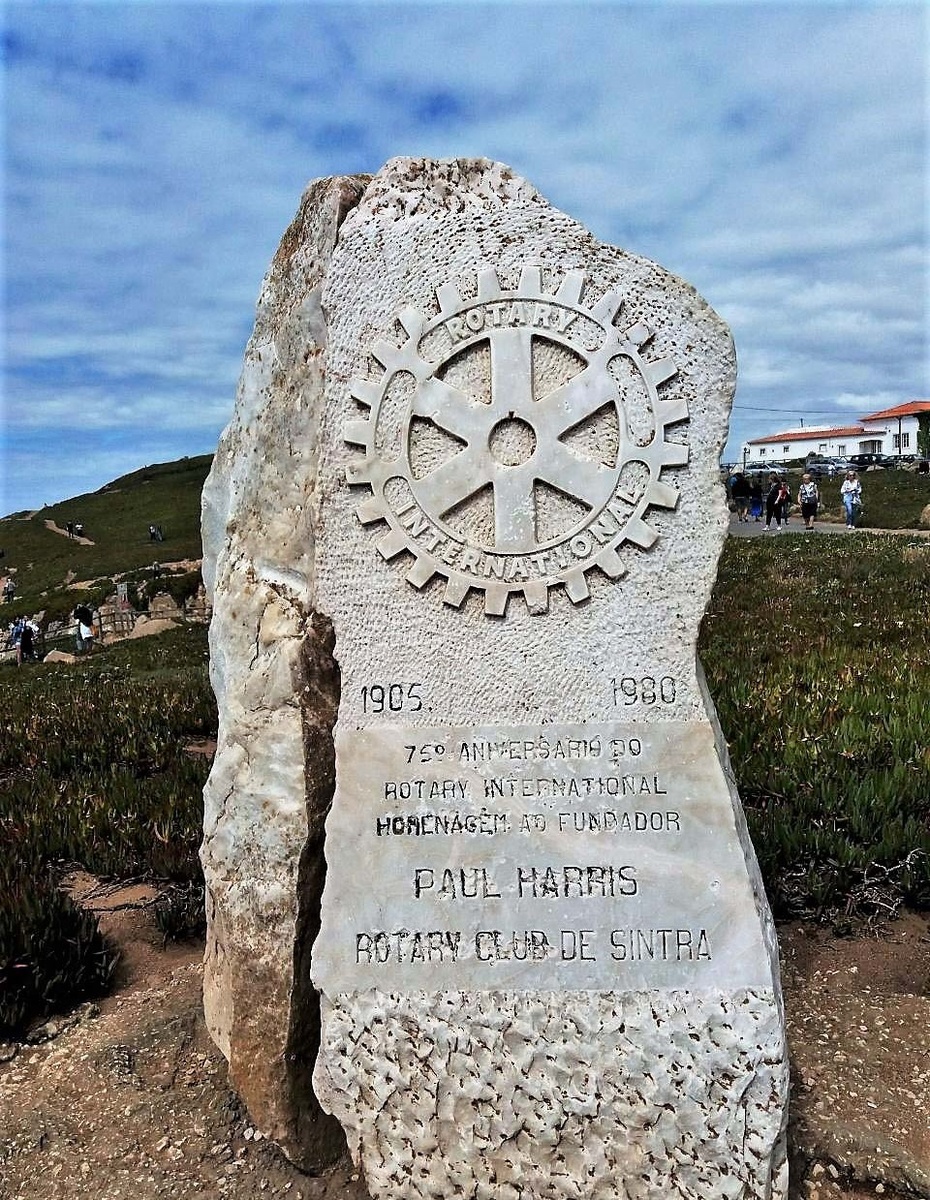  Памятник Ротари на мысе Рока