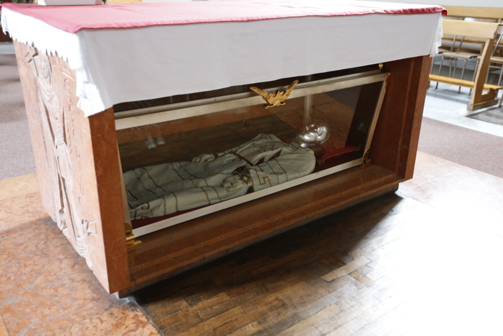  Мощи св. Наталии в капелле св. Ипполита, базилика Сан Лоренцо Мажоре, Милан. milano.cerkov.ru