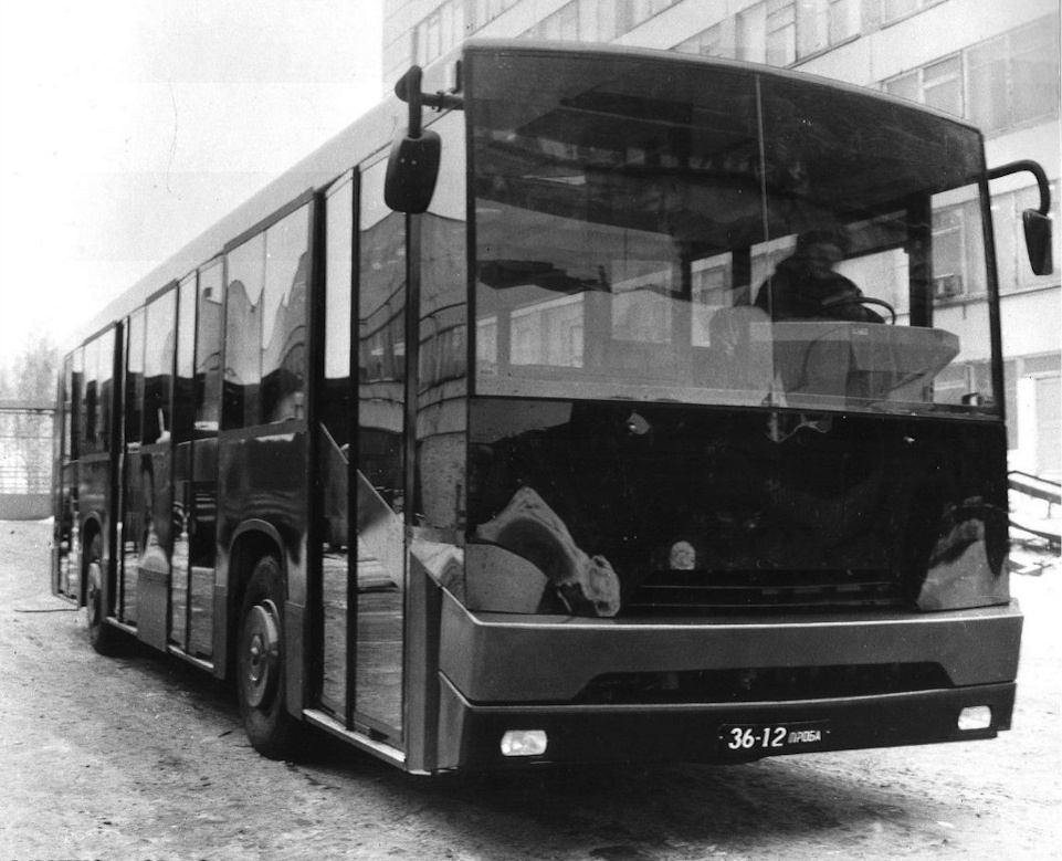 ЛиАЗ-Э5200 на территории завода ЛиАЗ