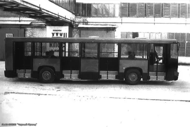 ЛиАЗ-Э5200, вид сбоку