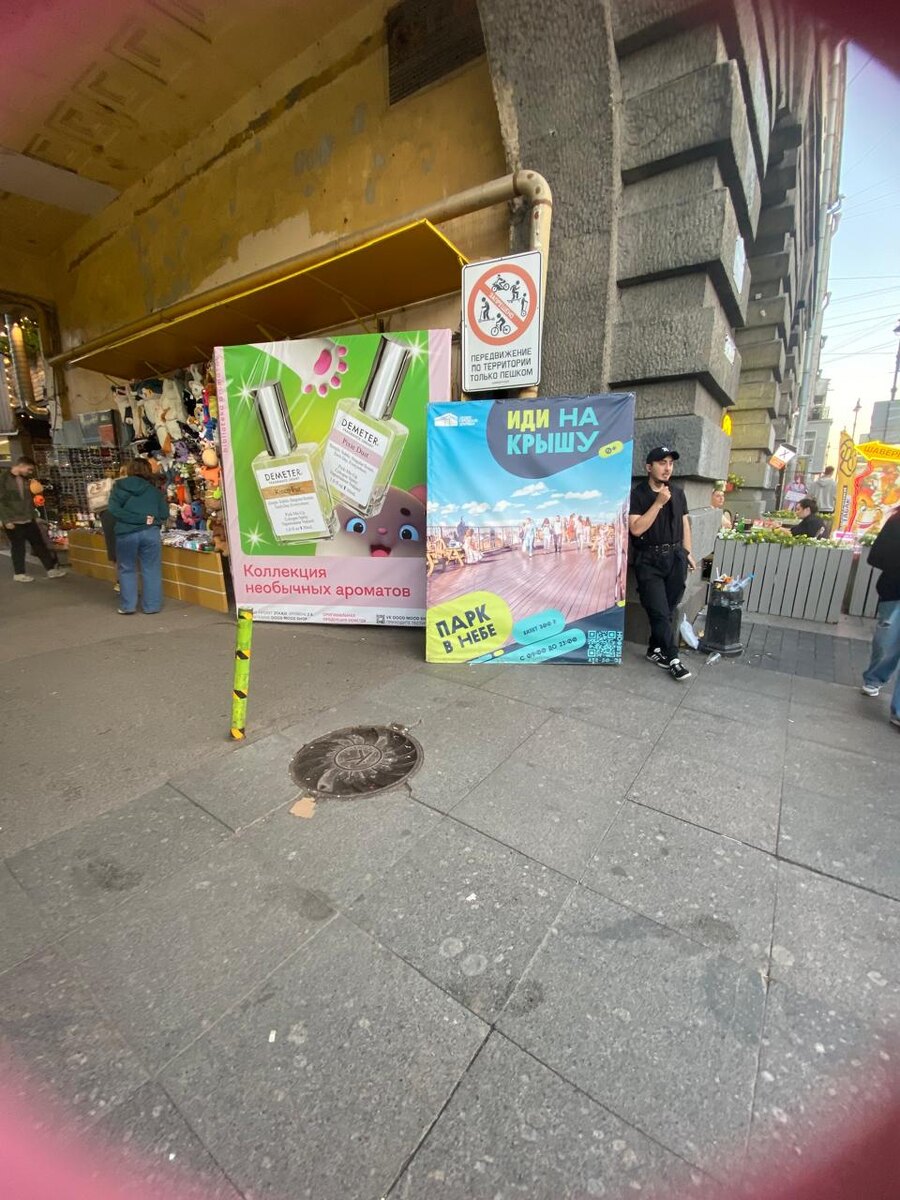 На территории бывшего хлебозавода расположилась супер современное лофт пространство. Пять этажей интересных творческих проектов.Это самое первое местечко такого типа в нашем городе , открыто оно с 2007 года.                                                                                                              С момента открытия до настоящего времени площадь арт-пространства увеличилась с 3000 до 7000 квадратных метров. Во время реставрации и ремонта здания решили сохранить чугунные полы, бетонные колонны, хлебопекарное оборудование, стоки для муки и котельные трубы. Эти детали производства дополнены современными элементами и дизайнерской мебелью отлично вписываются в интерьер..