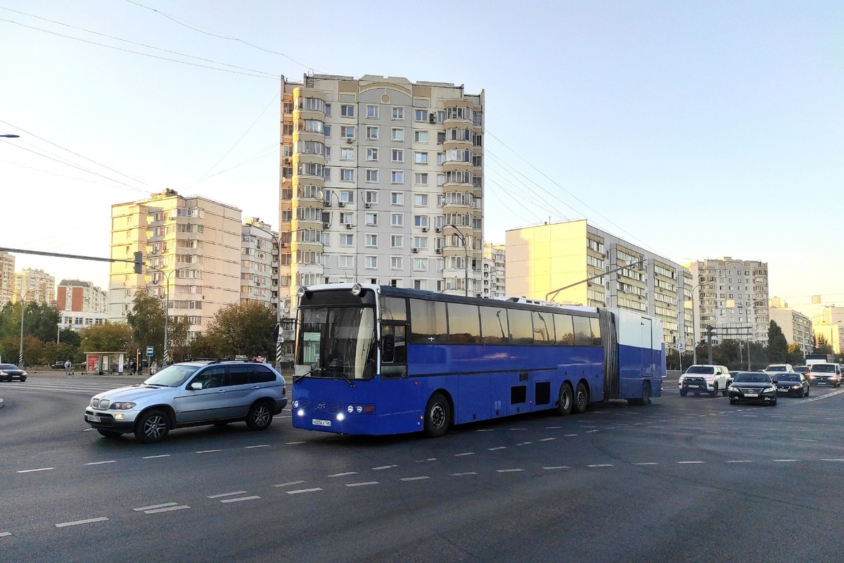 Правда, на трассе сфотографировать монстра никто из нас не смог, а это фото сделано в сентябре 2024 в районе Марьино. Прикрепляю для иллюстрации.