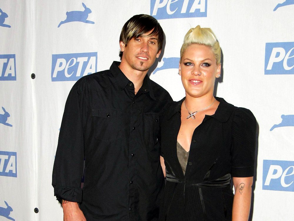    Пинк и Кэри Харт в 2005 году