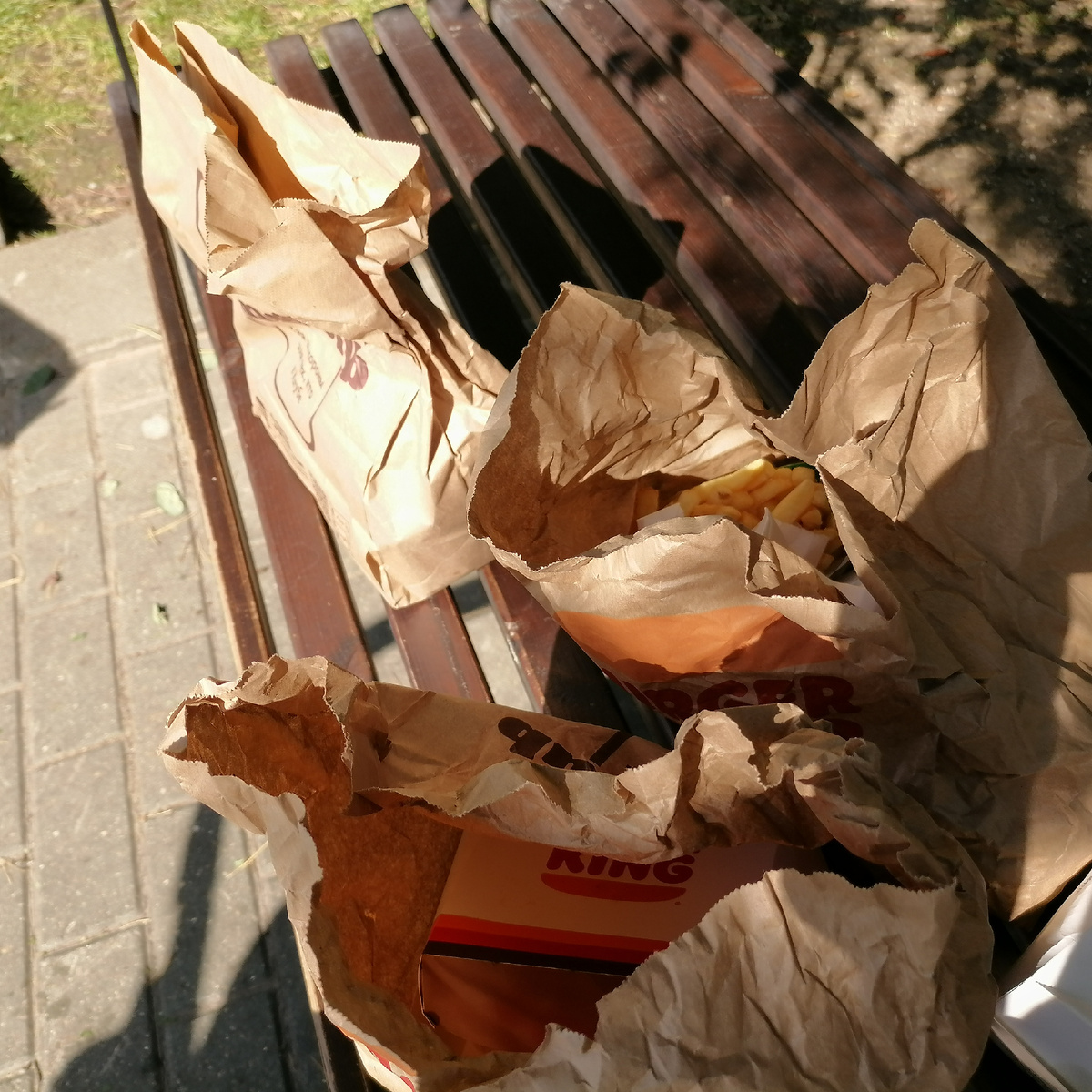 С двумя мужиками еды много не бывает.