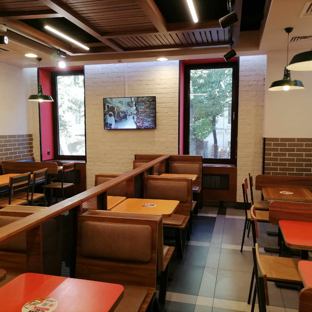 Кто рано встает, тот в очередях не стоит.