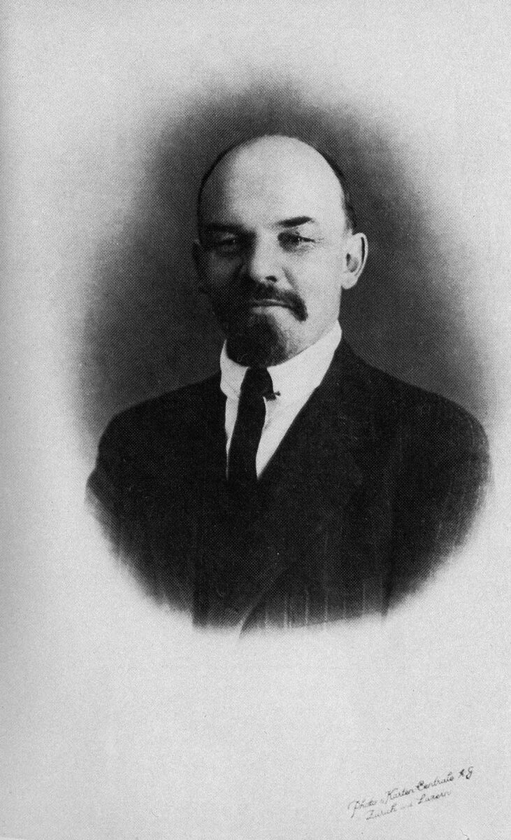 1916 г., не ранее 28 января (10 февраля) - не позднее 28 февраля (12) марта. Цюрих, Швейцария. 
Фотограф: В.Плиер.