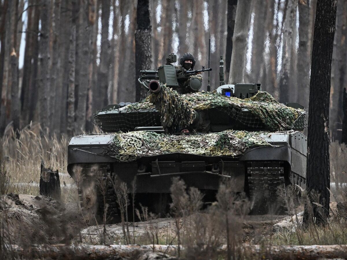    Боевая работа экипажей танков Т-80 в зоне СВО© РИА Новости / Станислав Красильников