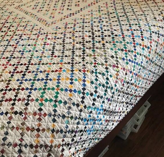 Лоскутные одеяла и покрывала выполненные самыми простыми узорами - "Песочные часы" и "Вертушка". Идеи для вдохновения!