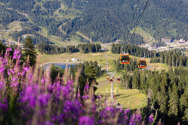 Гондольная канатная дорога на курорте «Архыз» в Карачаево-Черкесии, РоссияИсточник:Желенков Андрей