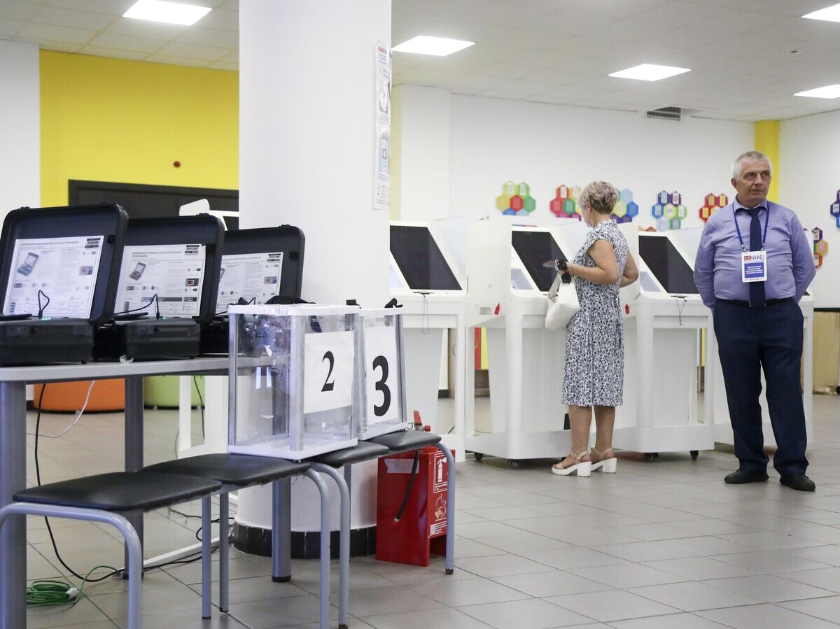    Голосование на участке №3420 на выборах депутатов Мосгордумы© АГН "Москва" / Артур Новосильце.