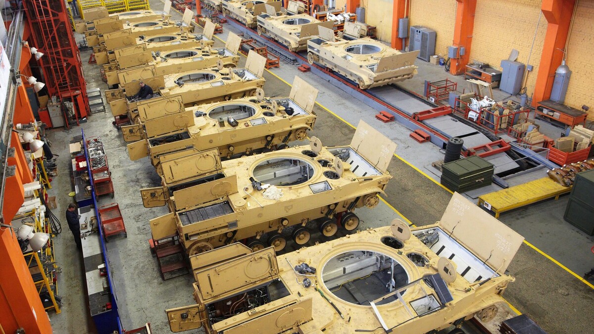 Производство ведется в круглосуточном режиме. Фото Минобороны.