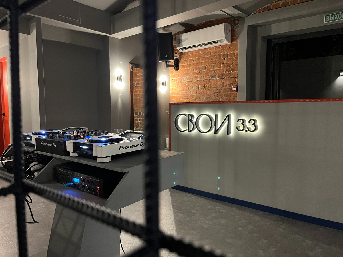 Рестобар «Свои 3.3» интерьер