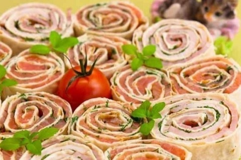 Рецепт Рулетики из лаваша с семгой