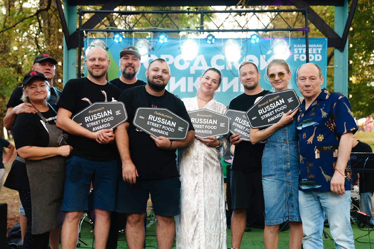 АУК (Аутентичная Уральская Кухня) во главе с Сергеем Мирошниковым с уральскими шанежками. Участники проекта приехали в Калининград из Екатеринбурга, где они готовят традиционные пироги, похожие на ватрушки, но вместо творога в них используется картофель. Шаньга подается с разнообразными видами начинок: грибами, лососем, ростбифом и другими. Ранее это блюдо уже становилось финалистом премии Russian Street Food Awards: Урал 2023, подробнее о нём можно прочитать в журнале Street Food Russia. 