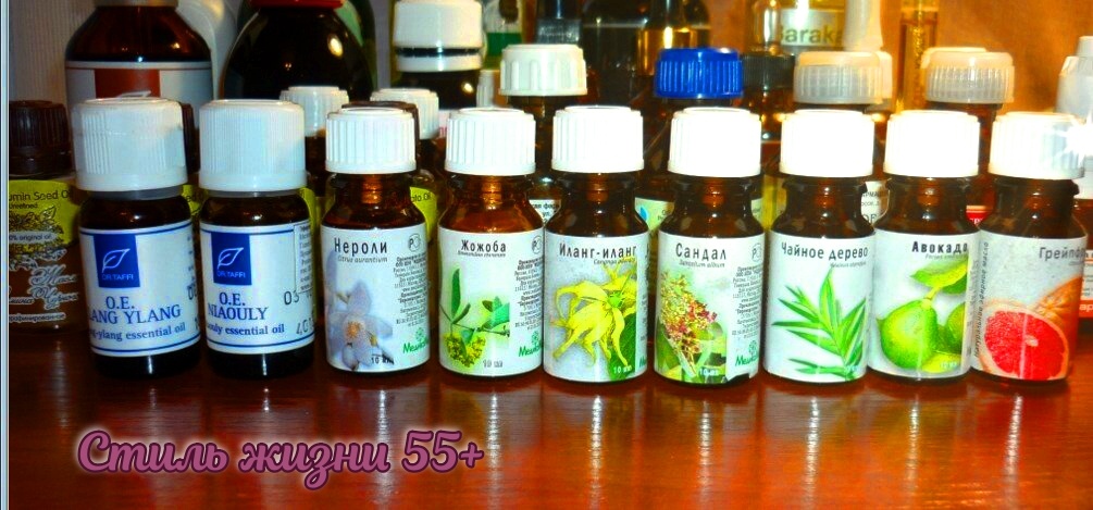 Эфирные масла - это ароматические растительные вещества, которые извлекаются из растений. Они доступны, удобны и просты в применении, обладают восхитительным ароматом.