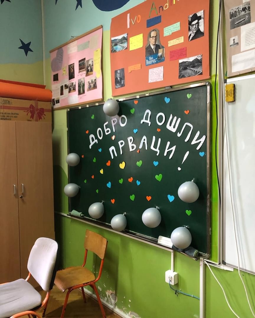 Так украсили доску на 1 сентября в первом классе в одной из сербских школ: «Добро пожаловать, первоклассники!» Фото из соцсетей знакомых автора