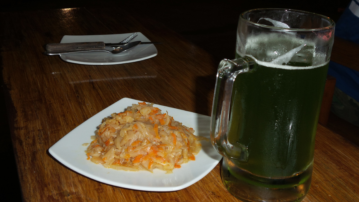 Очень любим немецкие жаренные колбаски с тушеной капустой и пюре. 