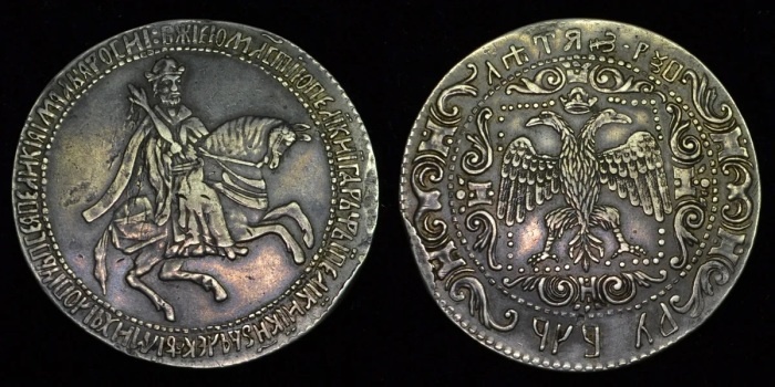  Царь Алексей Михайлович решил решил чеканить серебряные рубли и использовать для этого европейские талеры./ Фото: https://avatars.mds.yandex.net/