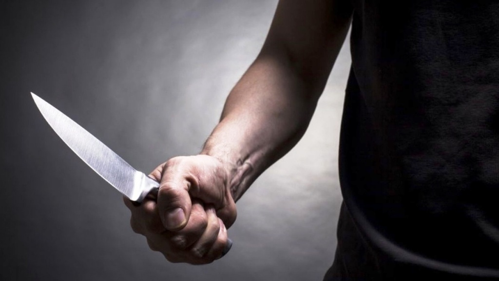 Преступник угрожал жителю Твери ножом на улице и был задержан