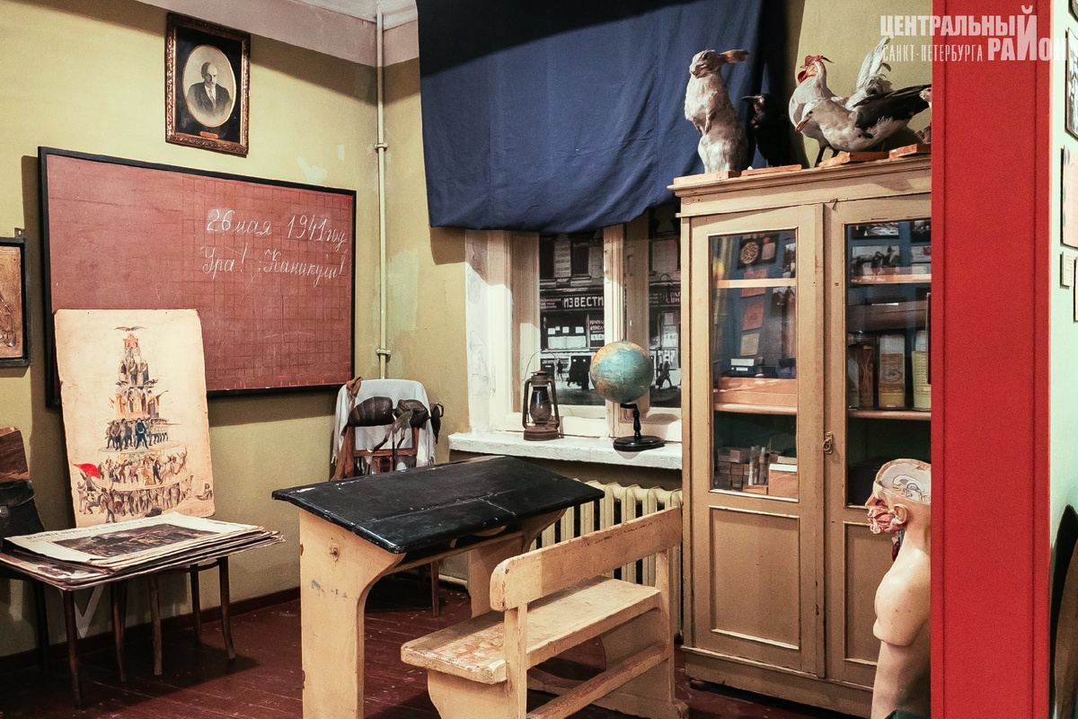 «Школьный класс в блокаду» в музее «Юные участники обороны Ленинграда» в школе №210 Центрального района Санкт-Петербурга