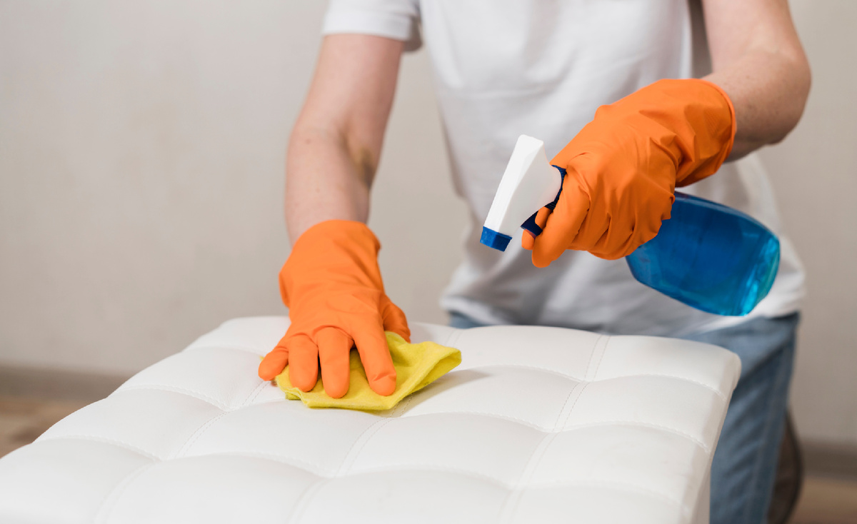 <a href="https://ru.freepik.com/free-photo/woman-with-rubber-gloves-cleaning_7087937.htm#from_view=detail_alsolike">Изображение от freepik</a>