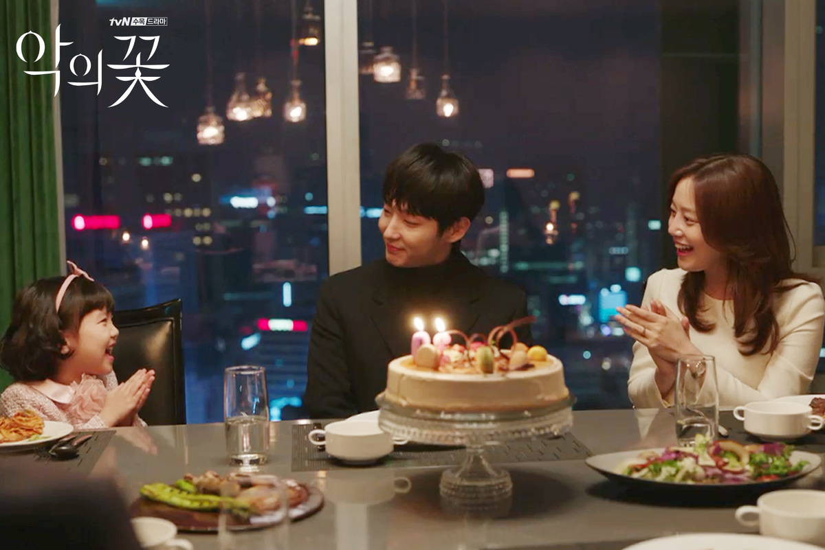 Ну развет у маньяк может быть такая любящая семья? 