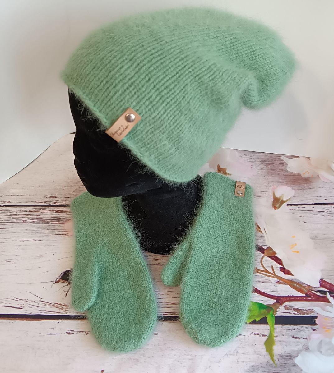 На варежки также на канале есть мастер-класс