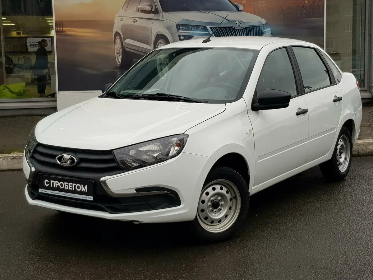 Появившаяся в продаже на днях рестайлинговая Гранта (на фото) не только выглядит хорошо, но и являет собой лишний аргумент при торге за устаревшую модель.