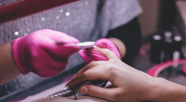 https://info-profi.net/wp-content/uploads/2020/03/close-up-of-woman-having-manicure-332046-640x400.jpg