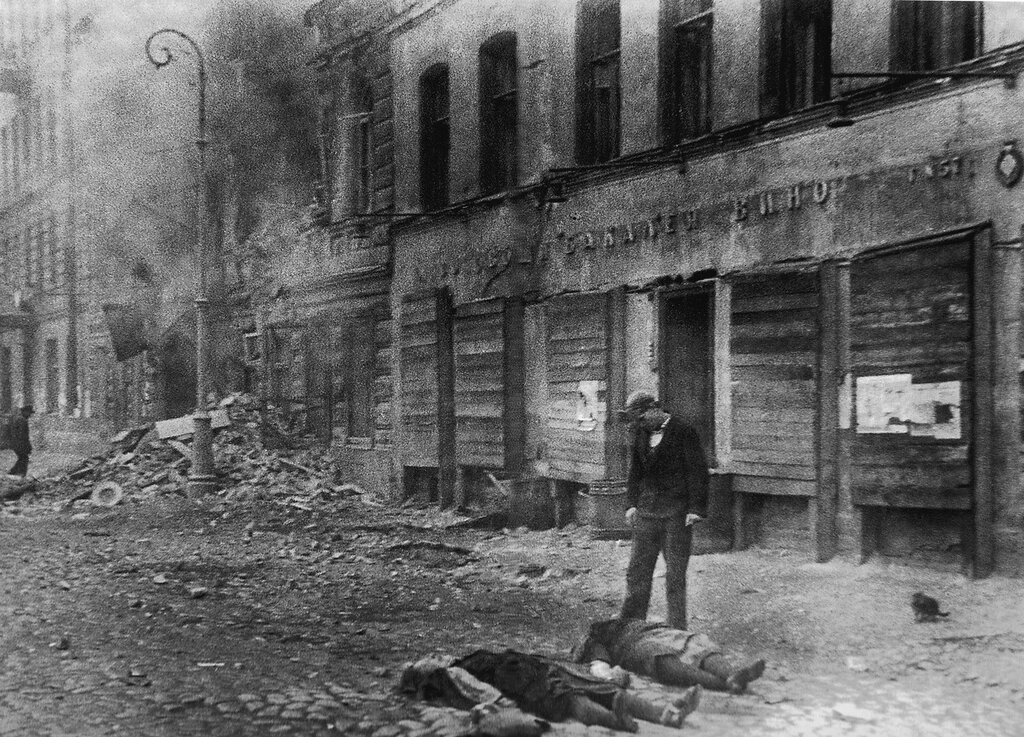 Жертвы первых немецких артобстрелов Ленинграда. Сентябрь 1941 г.