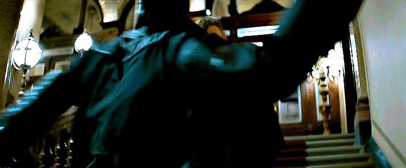 – Фальшиво и тухло.