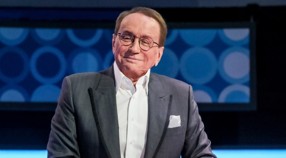     Президент Международного союза КВН, телеведущий Александр Масляков во время юбилейного концерта «День рождения КВН», посвященного 60-летию телепрограммы КВН, в «Крокус Сити Холле» в формате COVID-free / Фото: Владимир Гердо/ТАСС