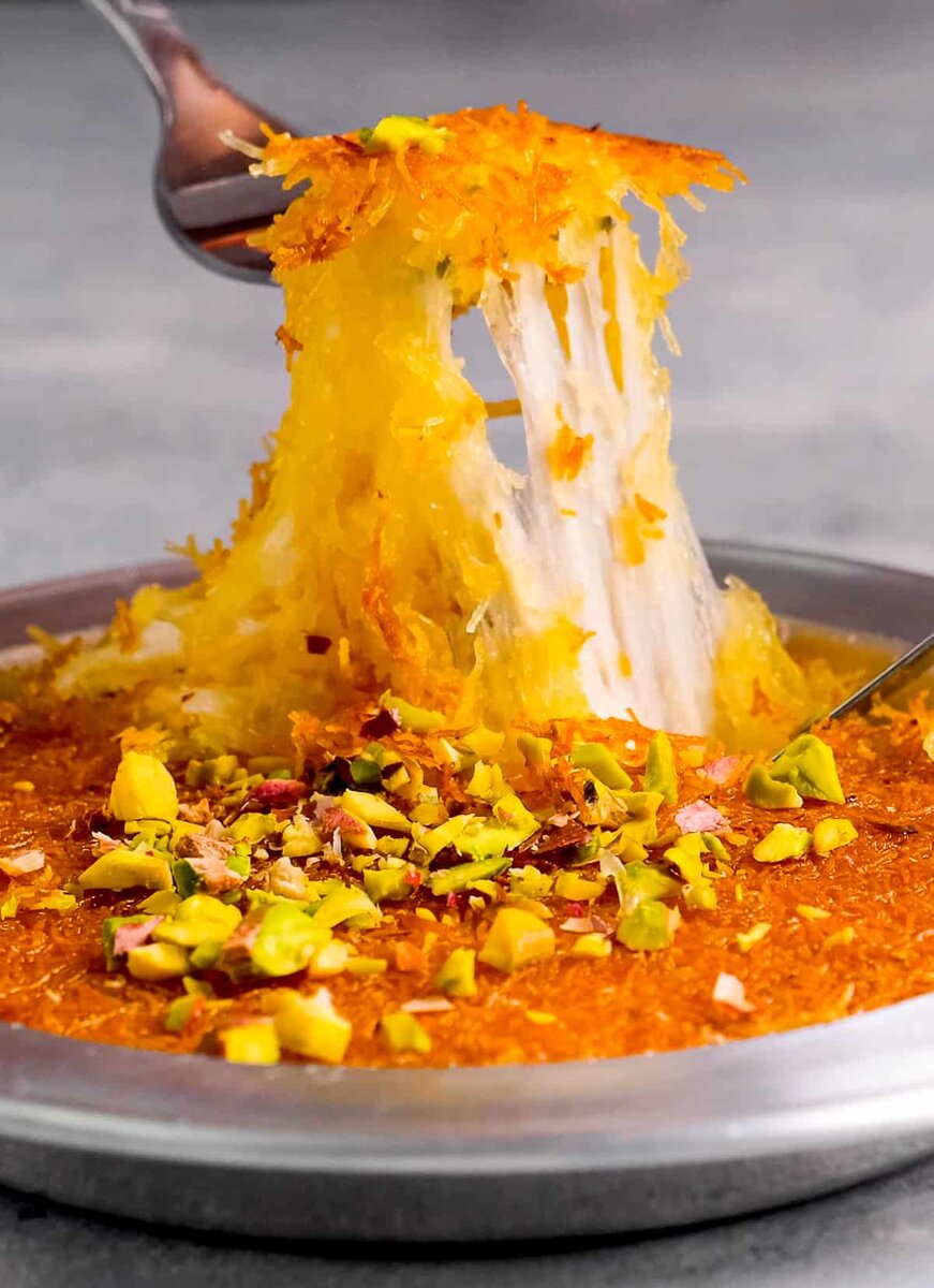 Кюнефе – это один из самых известных и любимых десертов турецкой кухни