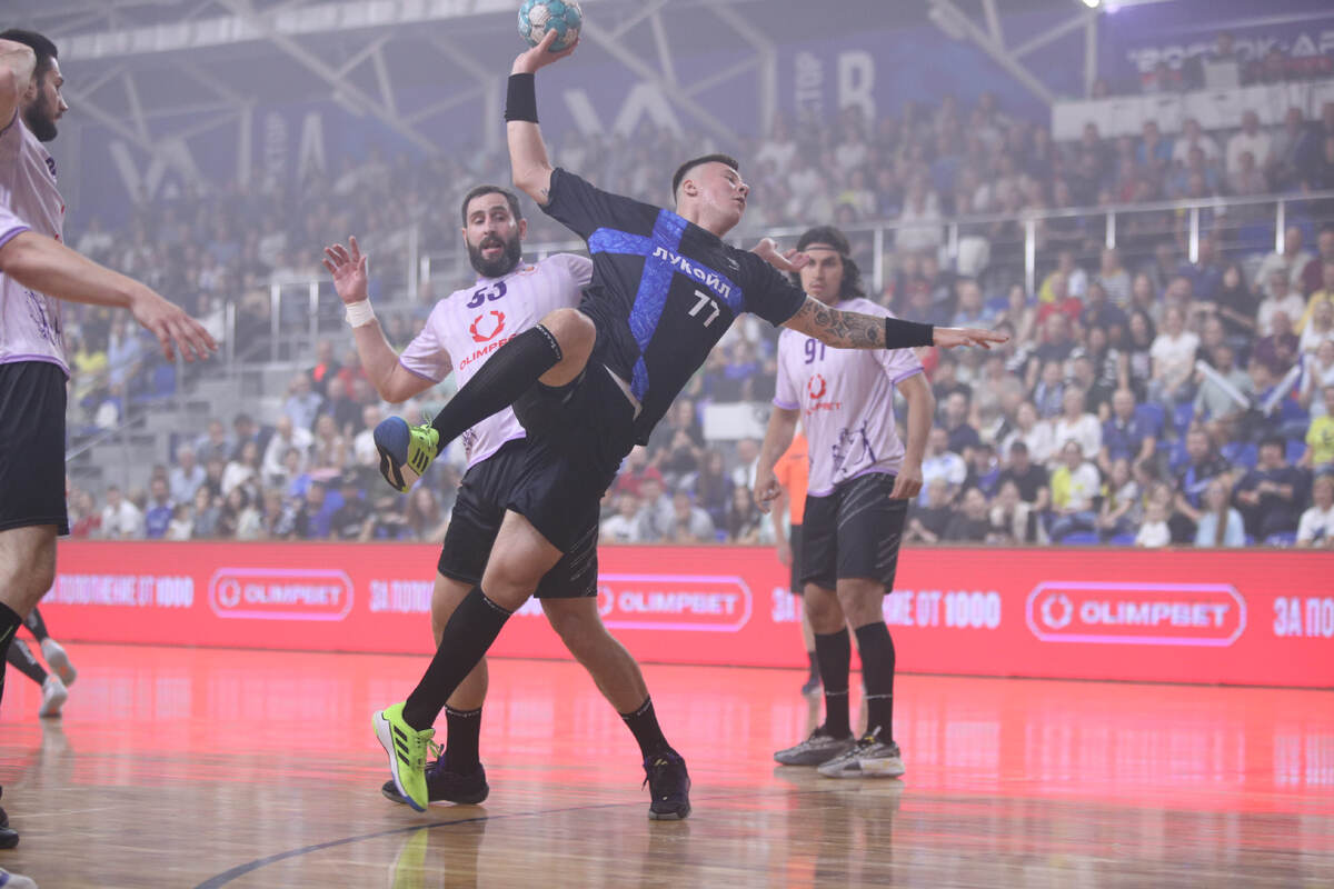    Радомир Врачевич атакует ворота чеховцев