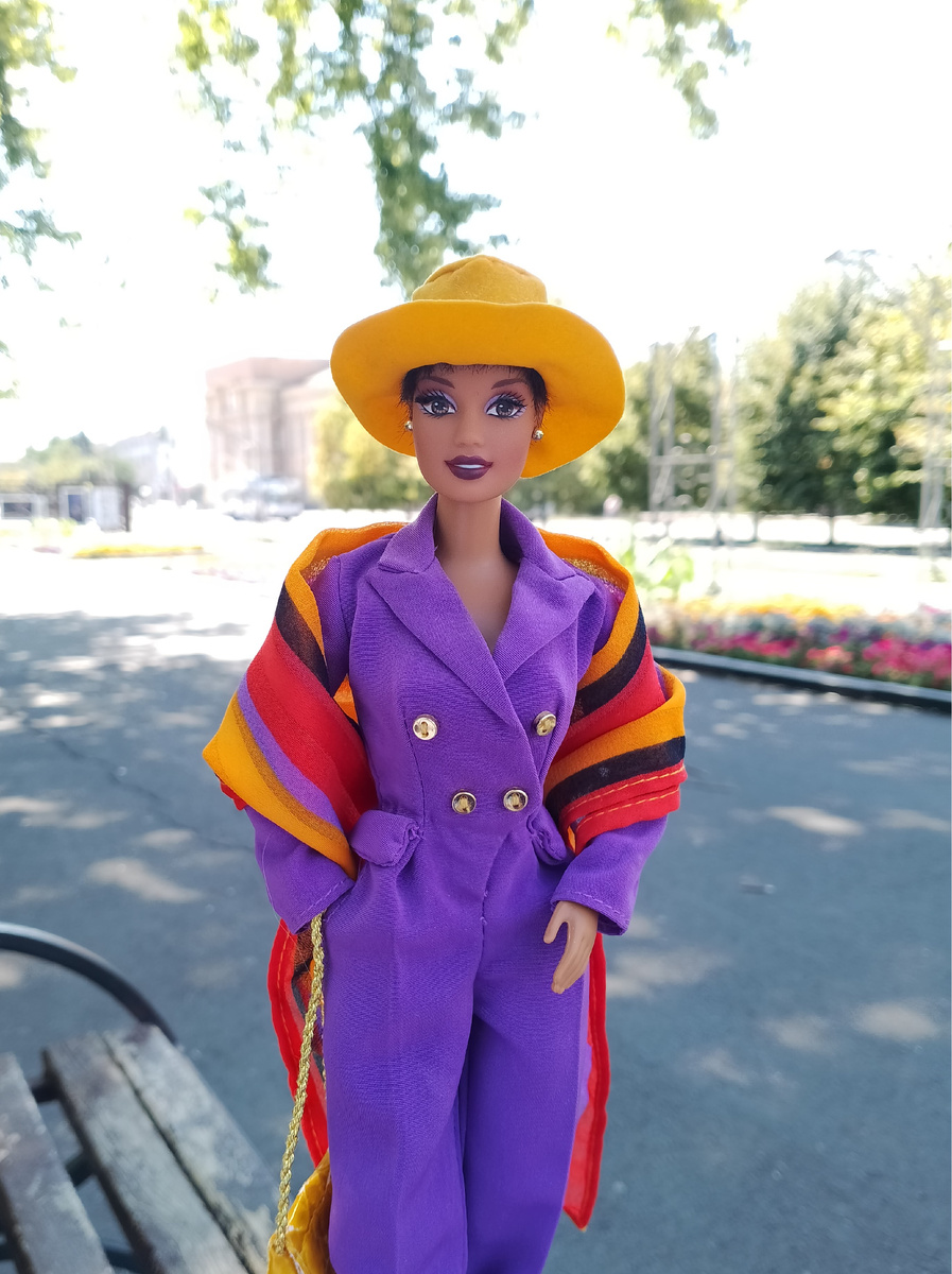Barbie Uptown Chic в центре моей родной Макеевки