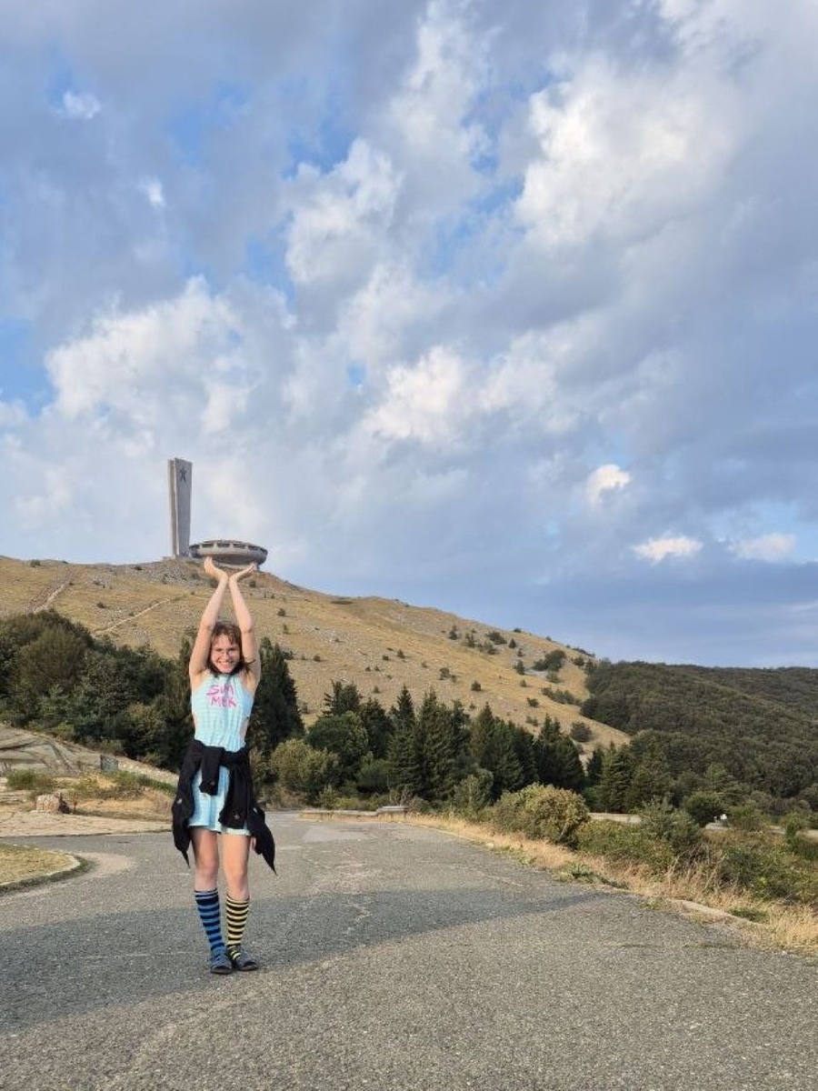 Такая вот коммунистическая летающая тарелка на вершину горы приземлилась. Листайте вправо.