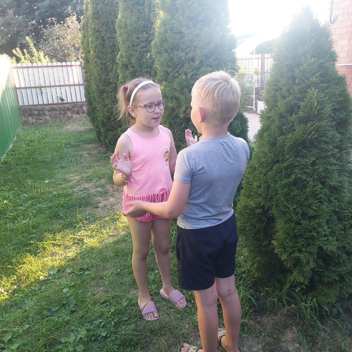 Внучка и "новенький", по её словам)))