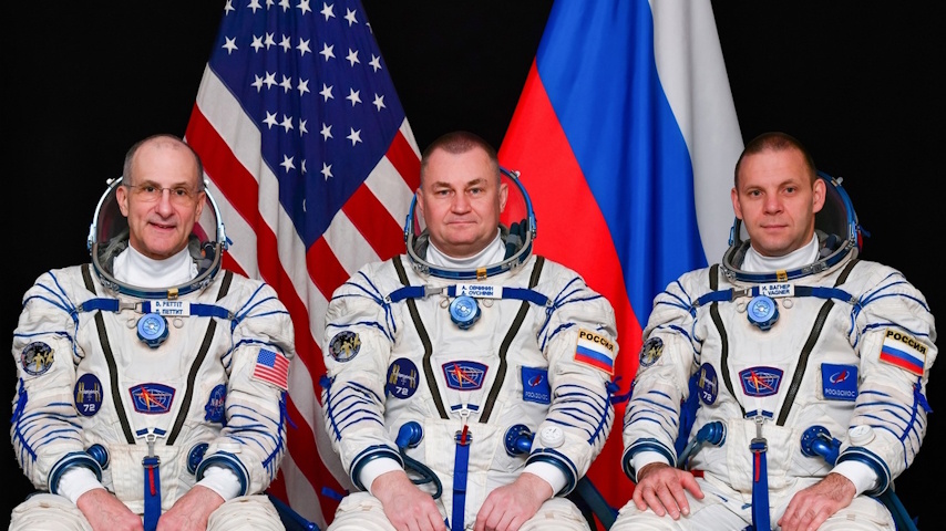(C) Роскосмос 