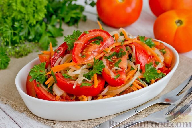 помидоры, лук репчатый, морковь, зелень петрушки, масло подсолнечное, уксус столовый, соль, сахар, перец красный молотый