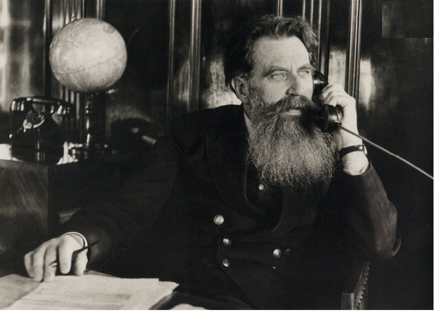 О.Ю. Шмидт. Фото с сайта https://www.google.com/url?sa=i&url=https%3A%2F%2Fum.mos.ru%2Fpersonalities%2Fshmidt%2F&psig=AOvVaw1q_K7LRrn6AsgCprTq9p-M&ust=1725926503144000&source=images&cd=vfe&opi=89978449&ved=0CBIQjRxqFwoTCLCAhbPHtIgDFQAAAAAdAAAAABAE. Взято с Яндекс.Картинки